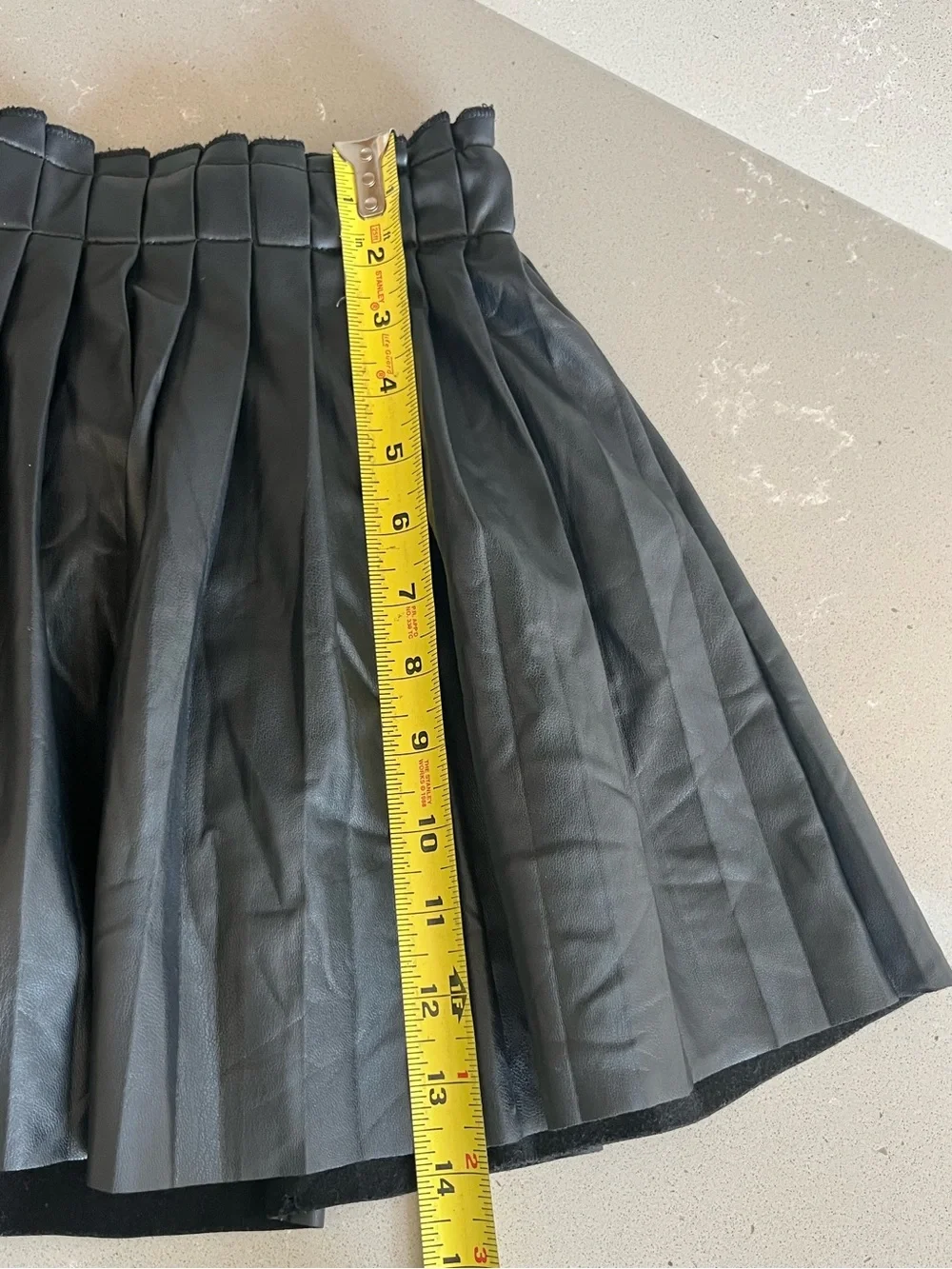 Betsey Johnson Faux Leather Pleated Mini Skirt Black Stretch Women’s Size 8 - Picture 8 of 9